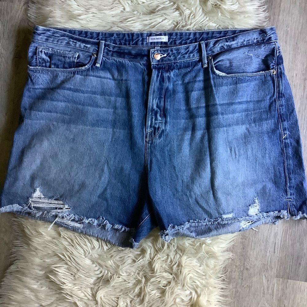 Good American Plus Size The Bombshell Short high rise ripped jean shorts 24